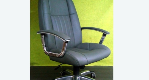 Перетяжка офисного кресла кожей. Лесозаводск